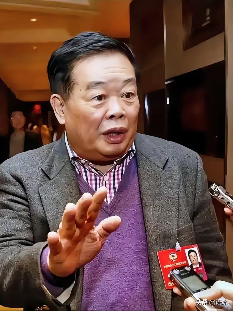 代发鸟：美国明星为何不带货？东方大国的明星与经济学家对比分析