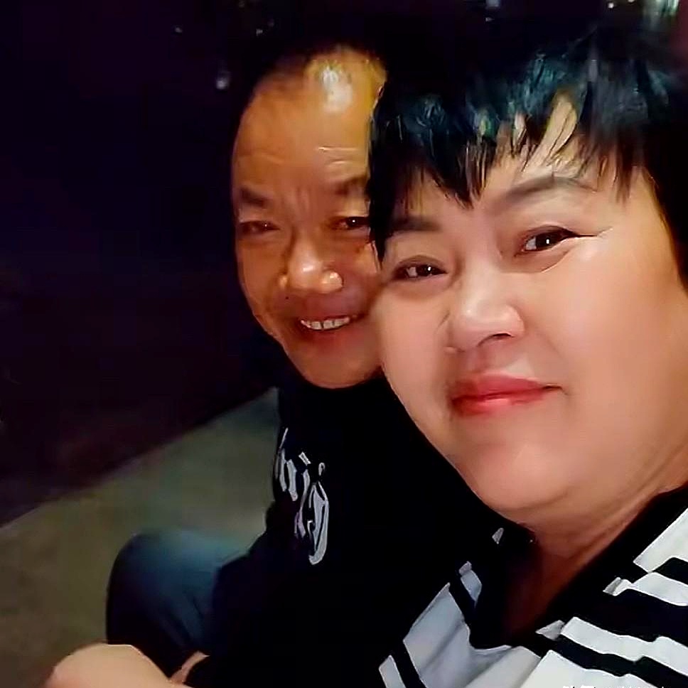 代发鸟：51岁退休护士嫁农村哑叔，网友热议，是寻求宁静还是追逐流量？