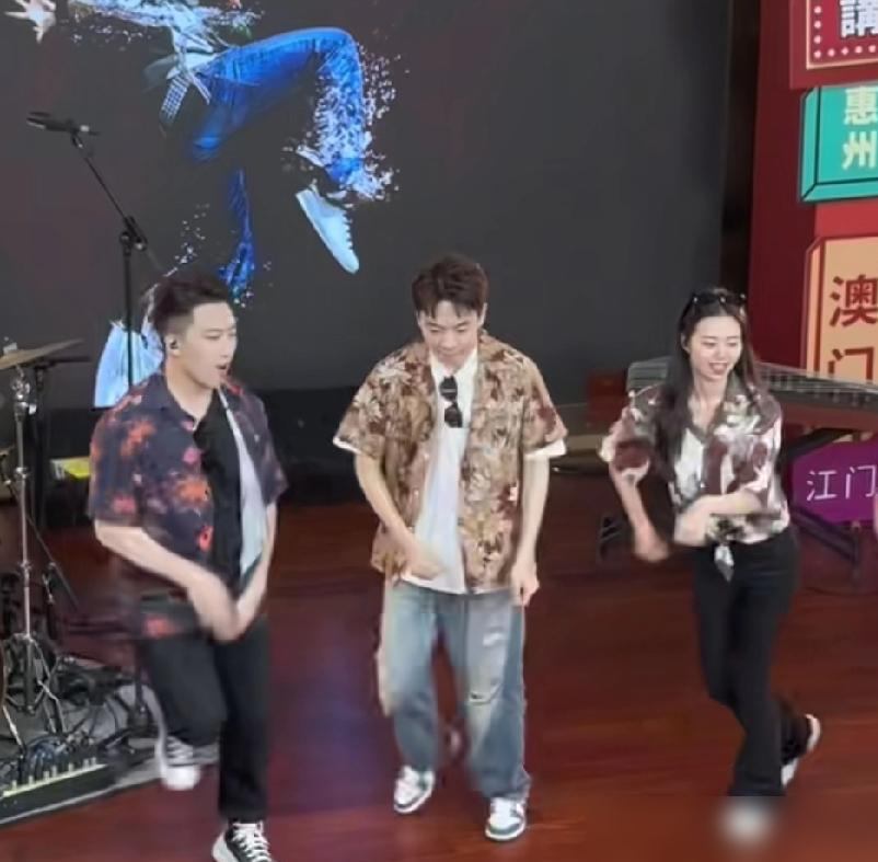 代发鸟靠谱吗：职场温情，小贝的带货成功与离职后的不舍情怀