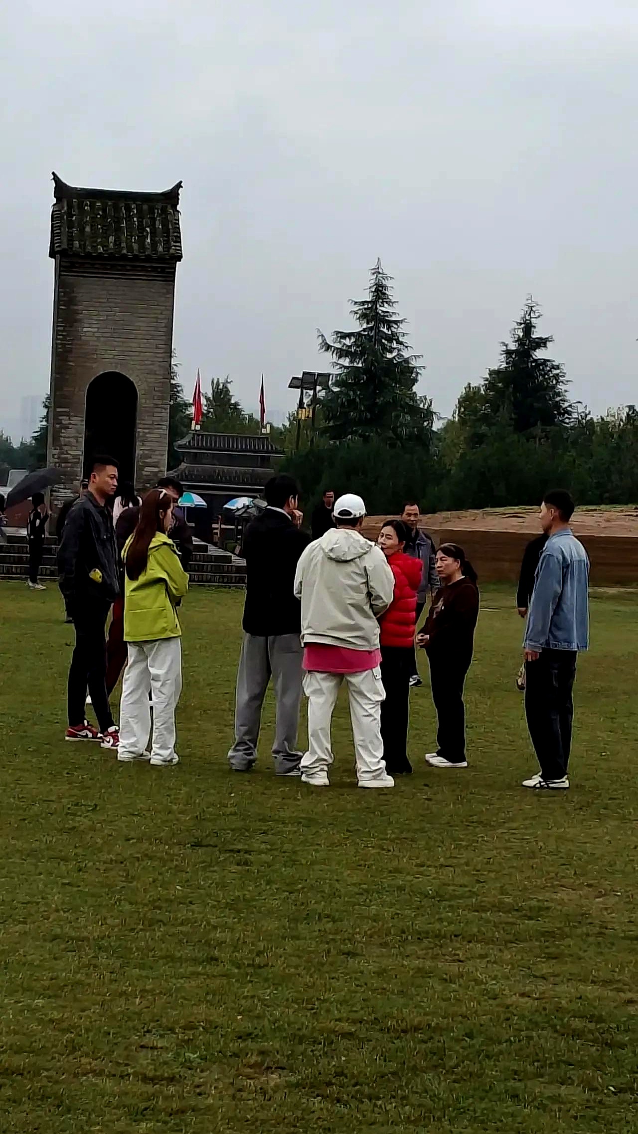 代发鸟靠谱吗：相宜与小烨的带货搭档，情感话题引发观众热议与质疑