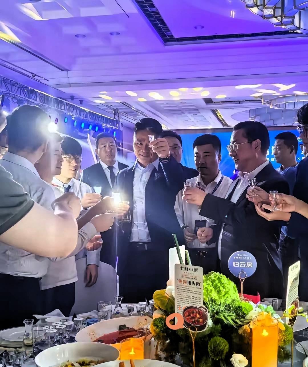 代发鸟：刘强东的真实态度，实事求是与平易近人更胜套路