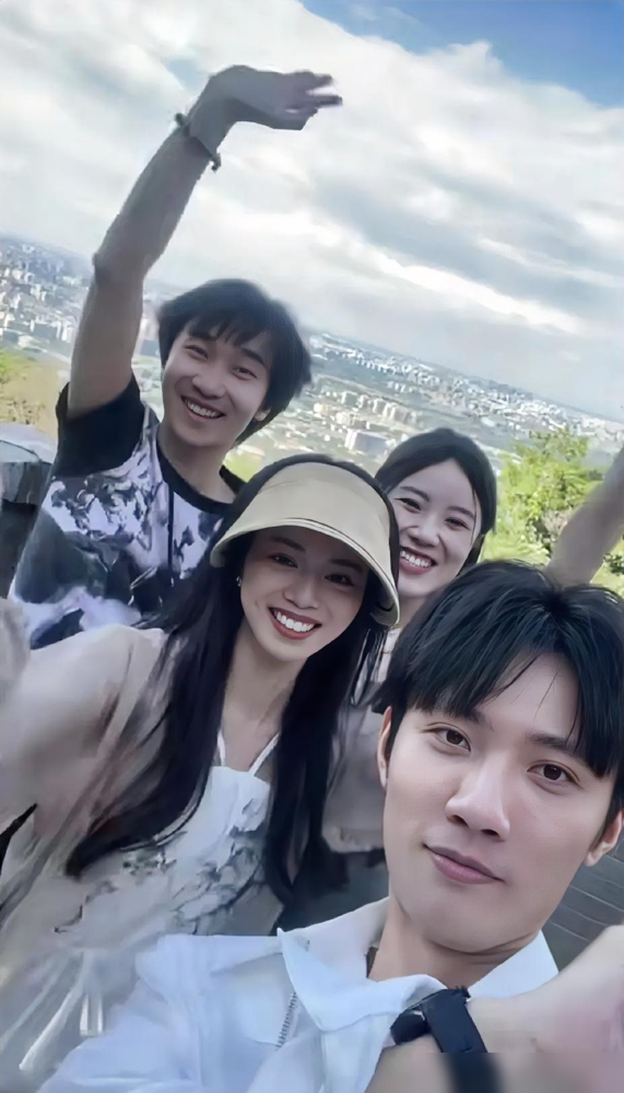 代发鸟靠谱吗：职场温情，小贝的带货成功与离职后的不舍情怀