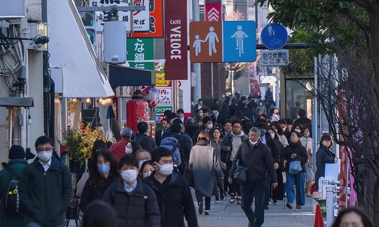 亿达礼品代发：日本引才新政，高技能人才流入与职场适应的挑战分析
