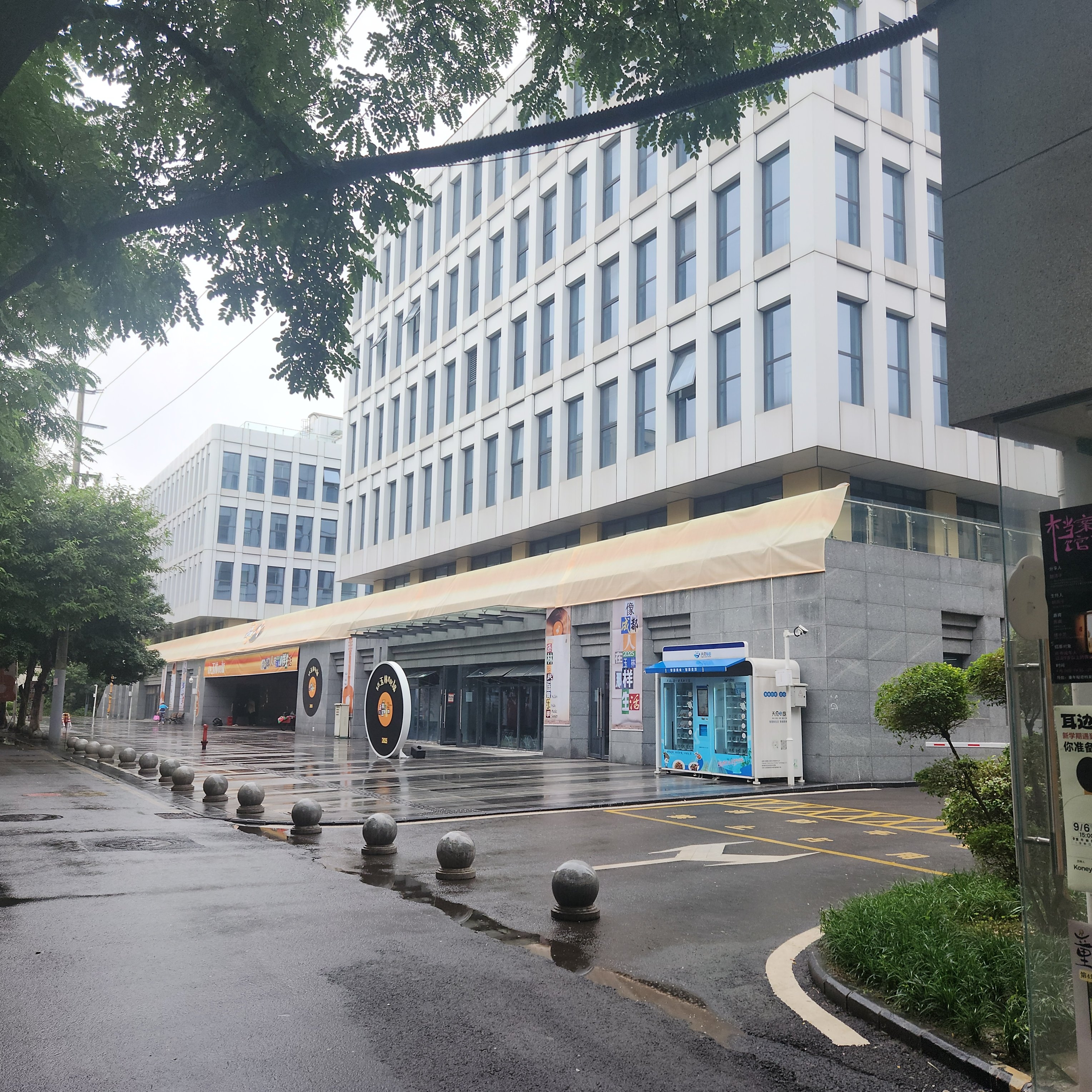 团粉助手下载：城市更新与社区活力，如何吸引年轻人返流玉林东路