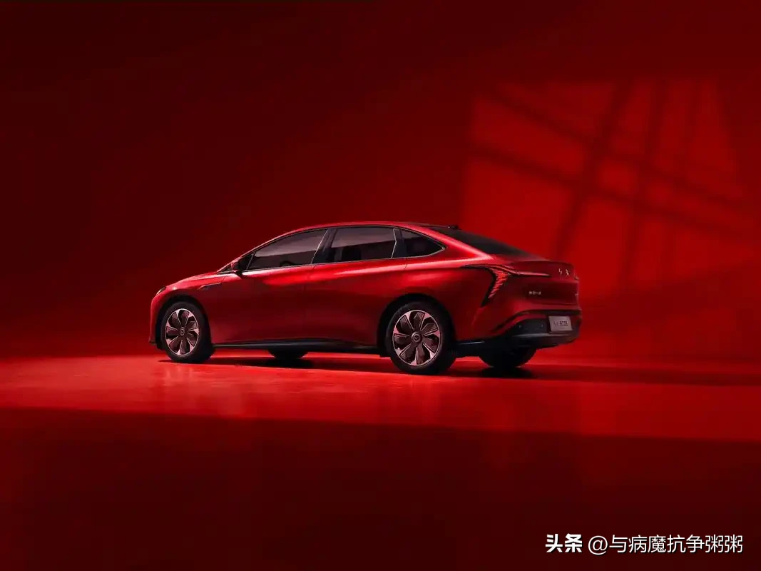 魅力狗开团软件：红旗天工05，高性能电动SUV的安全与续航优势解析