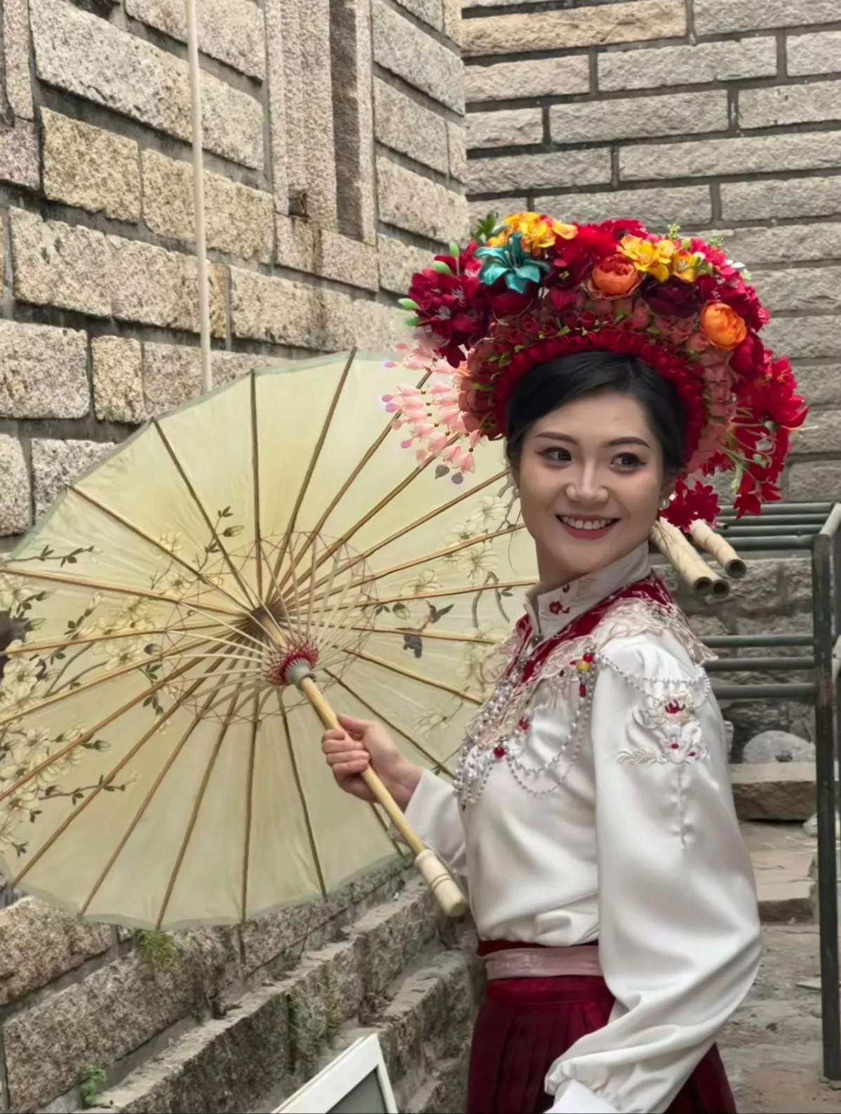 依云助手：董宇辉团队的奋斗与梦想，从零到六亿的蜕变之路