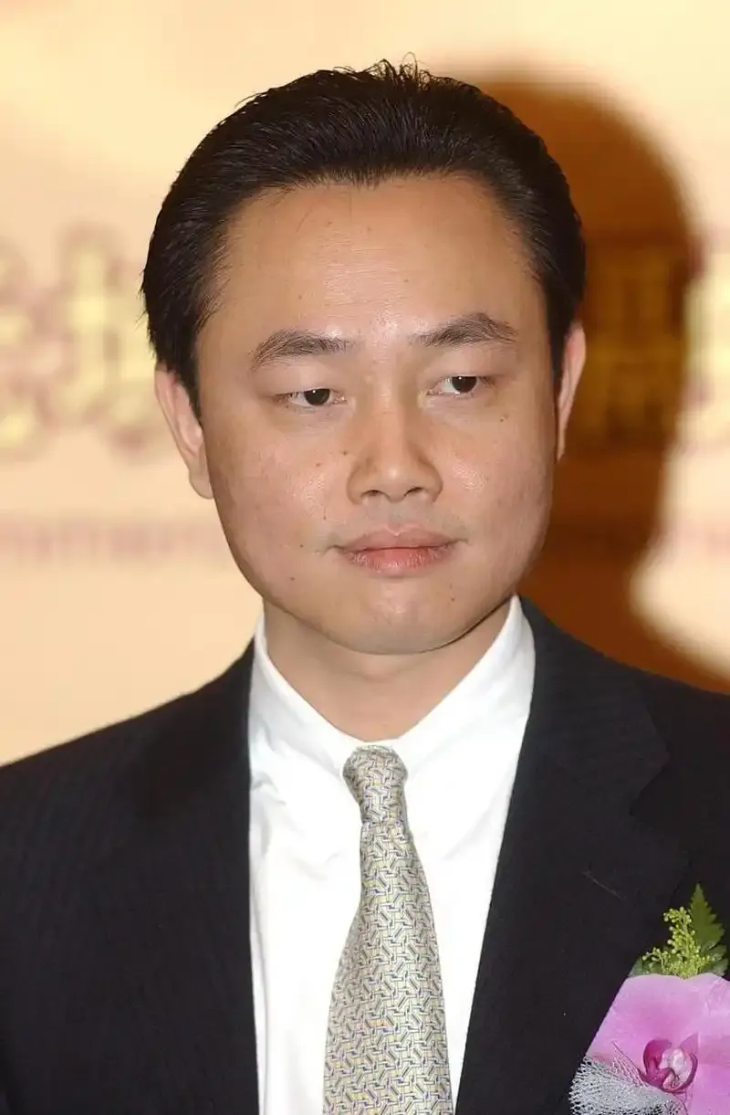 星评助手：黄光裕与国美电器的兴衰，传统零售如何在数字化时代重生？