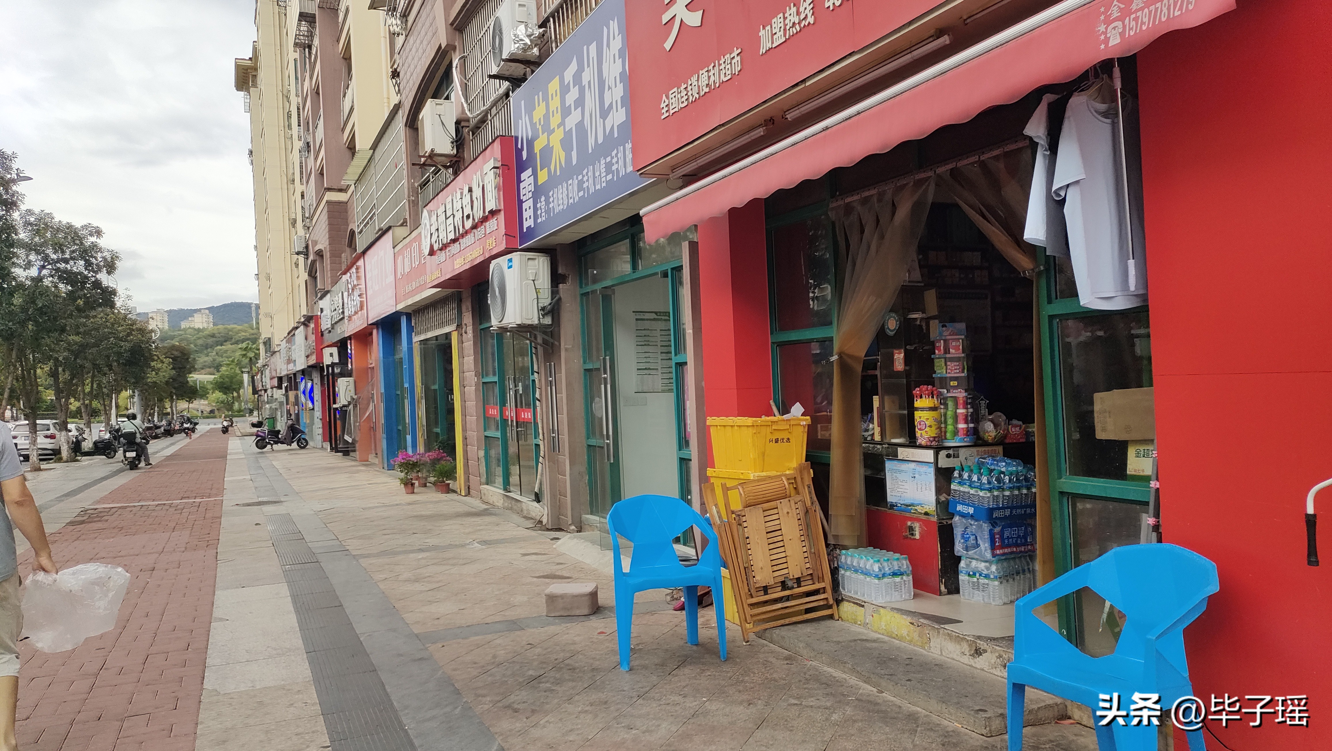 小M助手：实体店生意惨淡，网友称网购平台马巴巴更受欢迎！