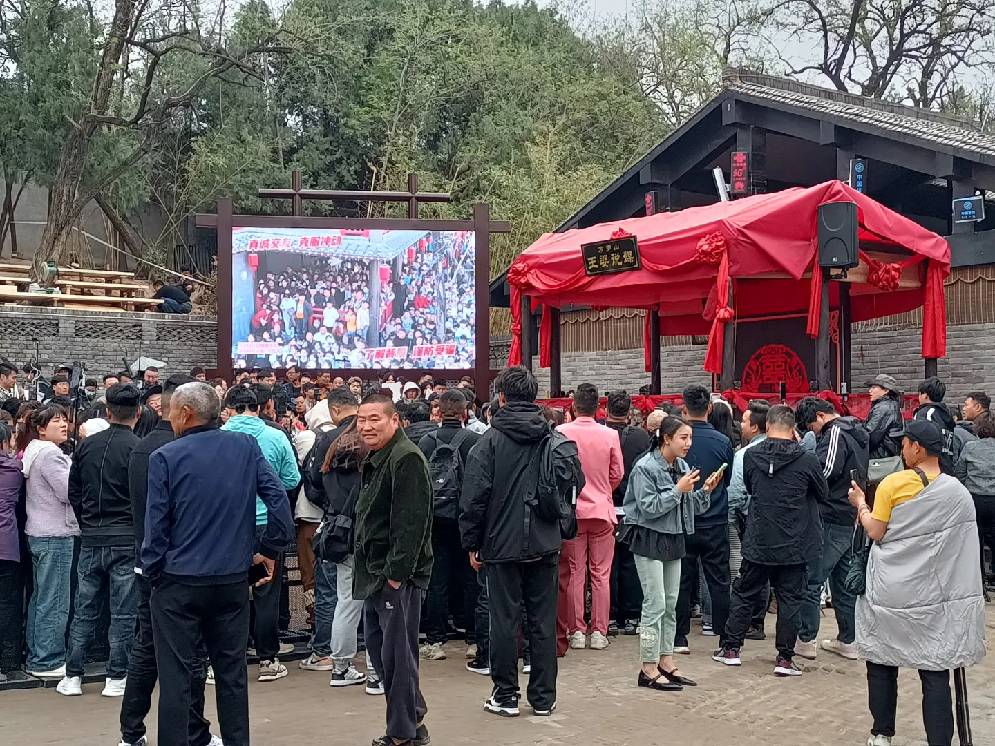 粉团助手：塞北小城镇的文化物资交流会，从往日热闹到现代沉寂的变迁