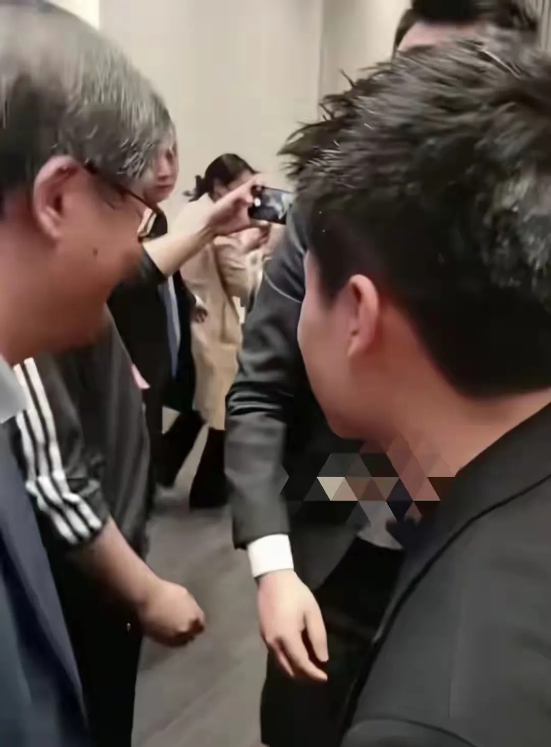 要火助手：董宇辉，从草根到名师，他如何赢得文化自信与大众喜爱？