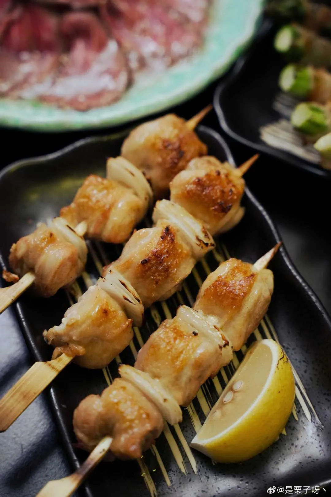 多多留评下载下载：吉屋居酒屋烧鸟店美食体验，流心鹅肝饭与鸡肉丸子的绝佳搭配