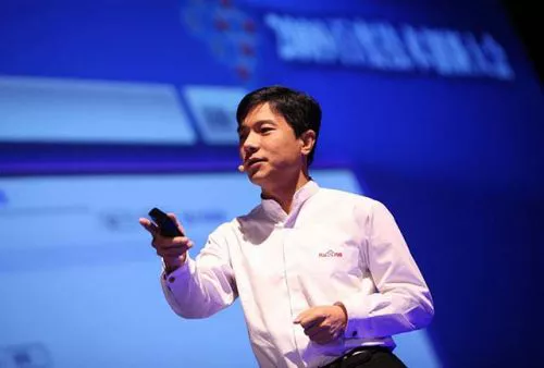 Y助手：2025百度AI开发者大会，文心模型与数字人技术引领智能服务新潮流