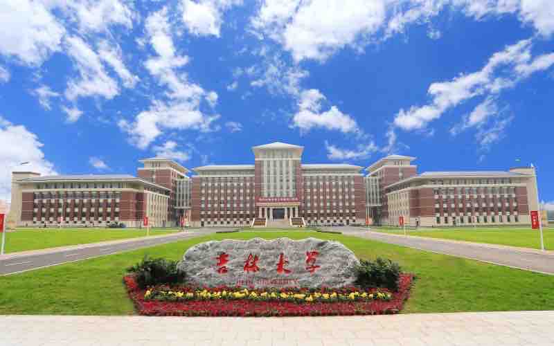 超评助手卡密：2025哈工大与吉大的学科实力与就业对决分析，志愿填报的必看指南
