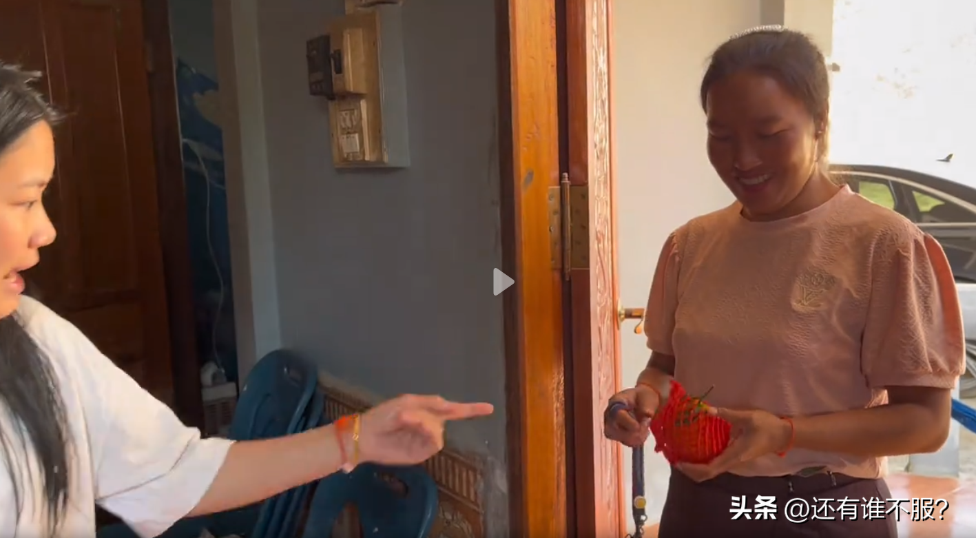 小G助手开团软件：蜜在家中分水果不够大方，舅妈尴尬引发亲情礼节争议