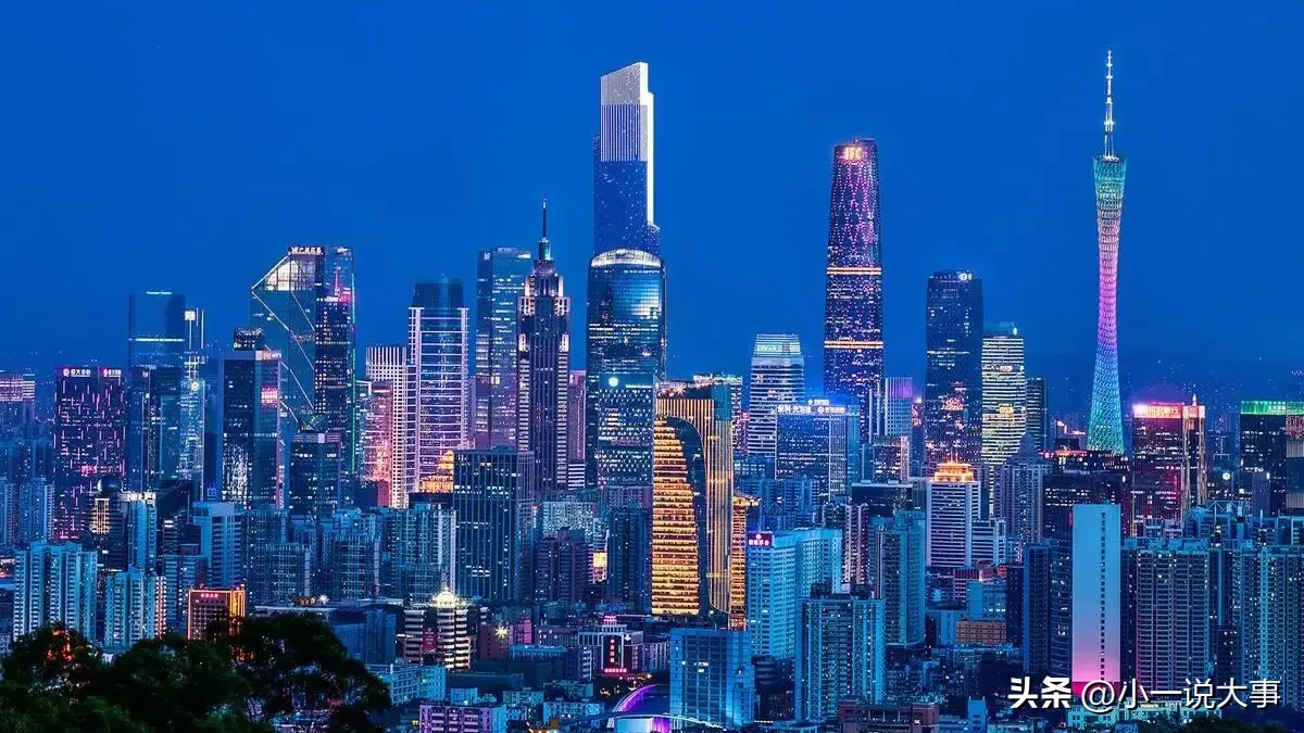 小评评助手怎么用：2025年中国经济新起点，广东14万亿与上海5万亿双重突破分析