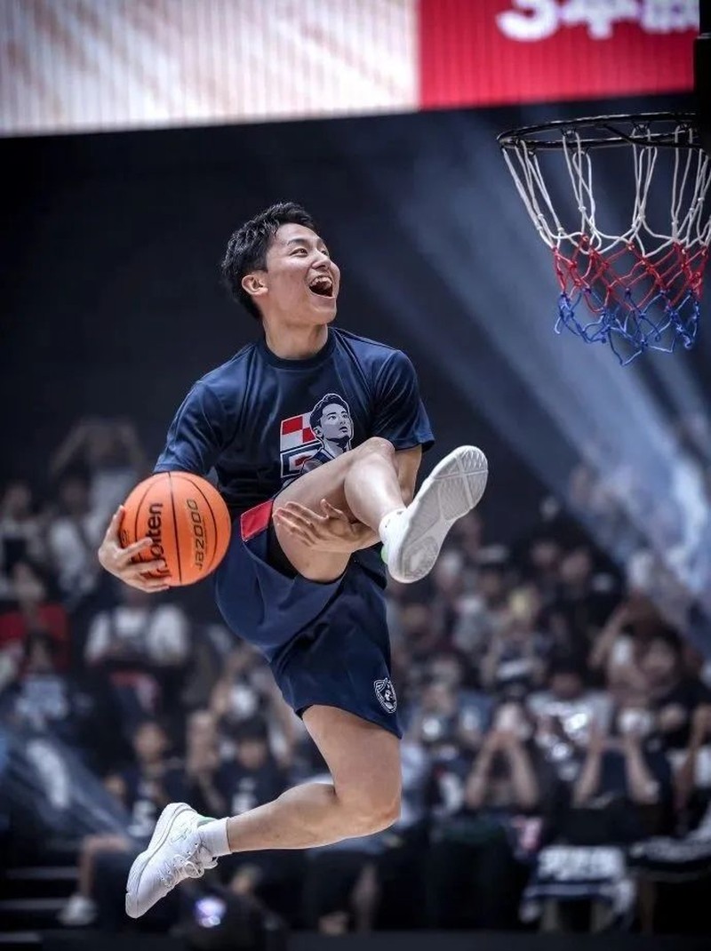 超单助手下载安装：日本小个子球员河村勇辉签约灰熊，NBA舞台挑战新传奇