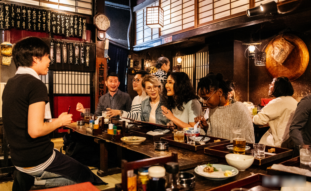 小U助手：美国新关税冲击日本餐饮业，居酒屋倒闭潮加剧，经济复苏需多方合作。