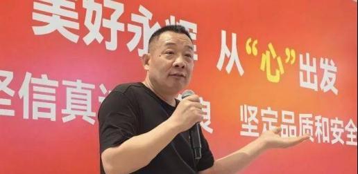 权重大师教程：胖东来的成功经营哲学，以人为本，重视员工与顾客体验
