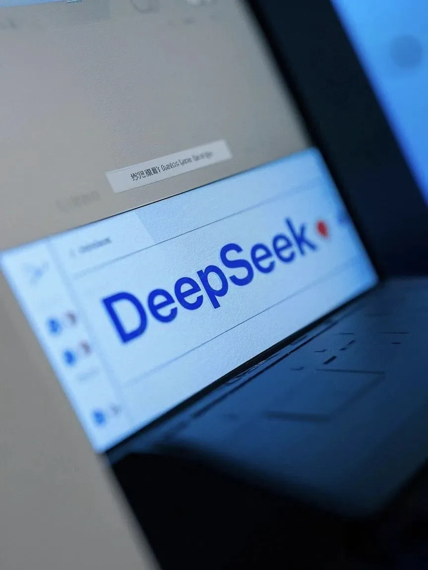 小评评助手靠谱吗：微软“叛变”OpenAI，MAI与DeepSeek引发全球AI竞争新格局