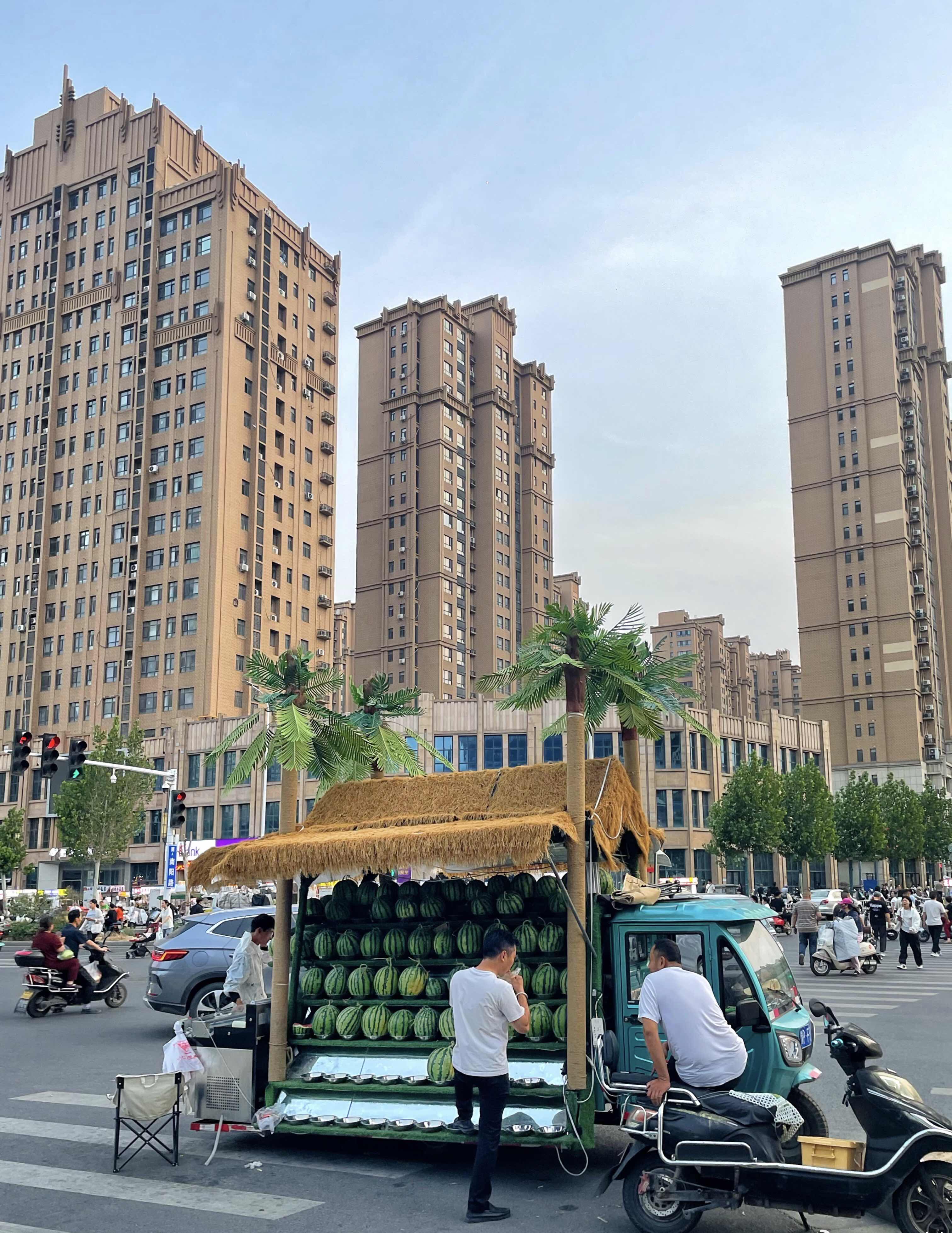 小Q助手网站：自媒体人如何在恶性竞争中突围，反内卷时代的生存法则