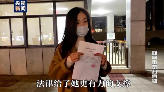 超单助手下载：杭州女子取快递被偷拍，谣言引发抑郁，造谣者终获刑