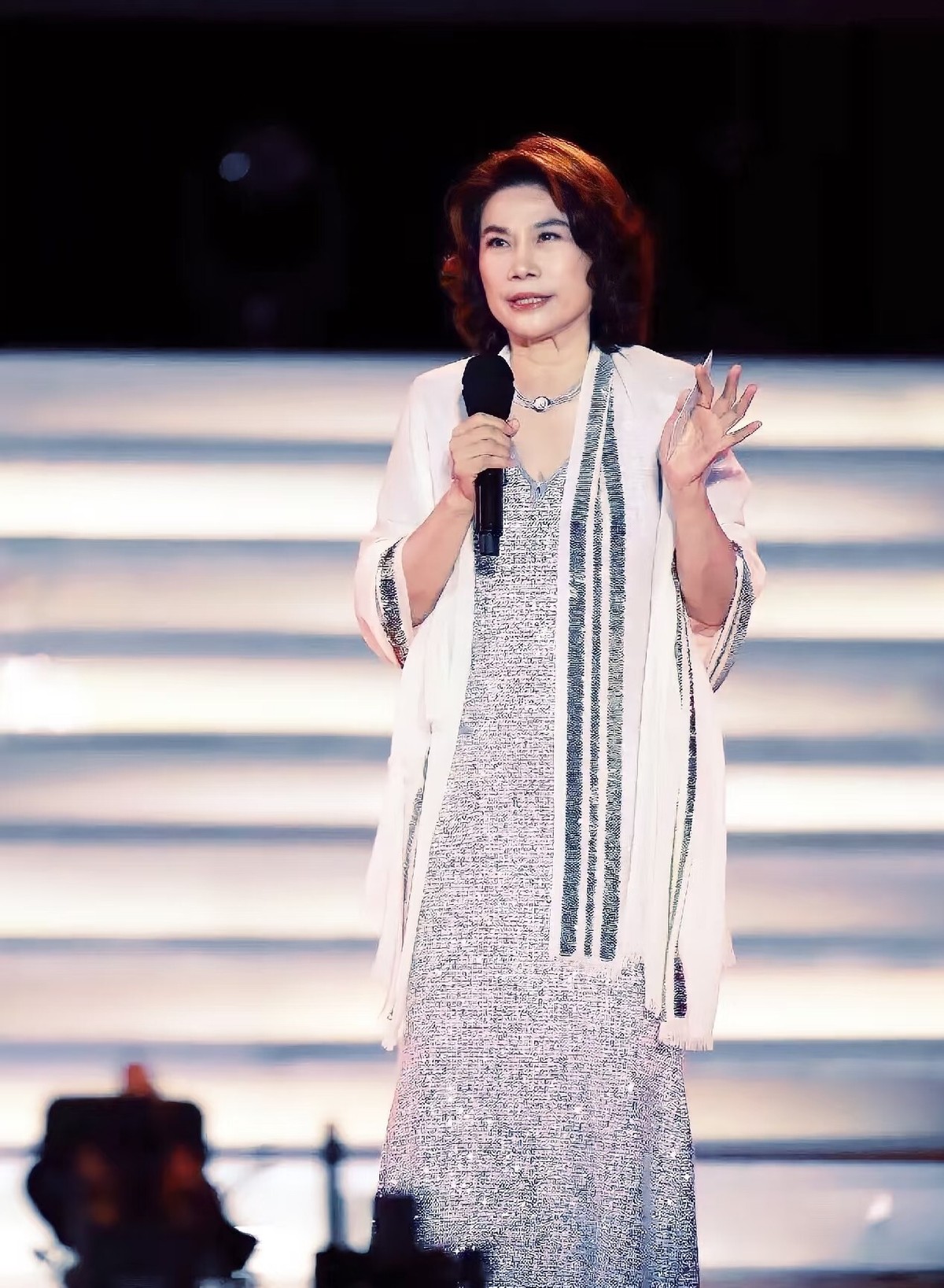 易拼团：董明珠，用实力赢得美丽，女性应专注事业超越外貌焦虑