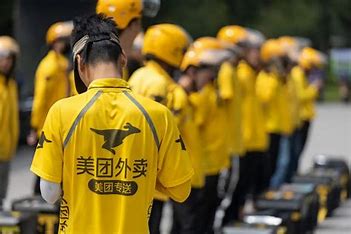 CC助手：社保政策引发外卖骑手生存困境，尊严与收入的艰难抉择