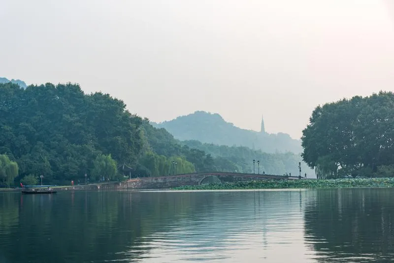 拼多多出评拼多多：五一旅游市场预测，人次破4亿，跨境游与新兴目的地消费热潮涌现
