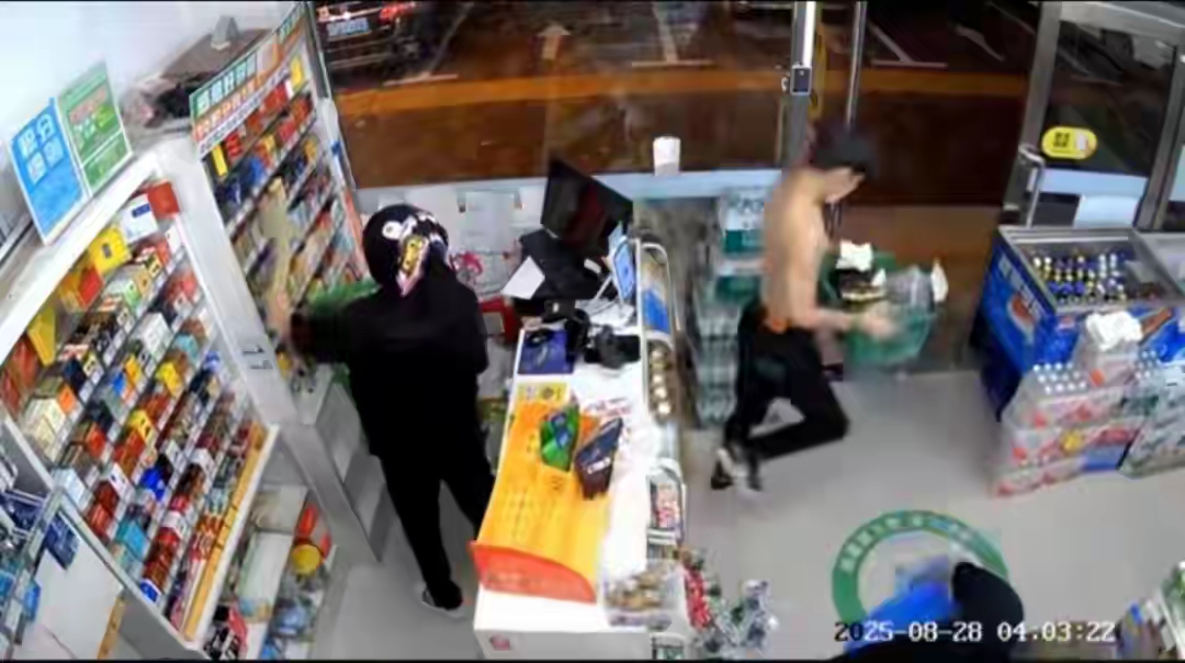 番茄助手使用方法：凌晨4点无人超市被洗劫，警方，天网已锁定四名蒙面盗贼！