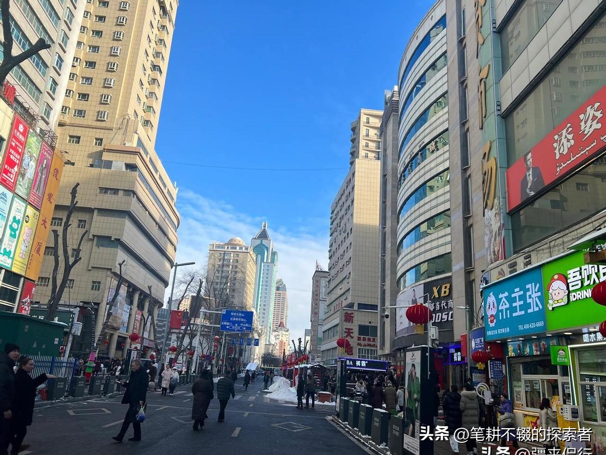 超单助手小号：实体店生存困境，网购崛起与体验式消费的挑战