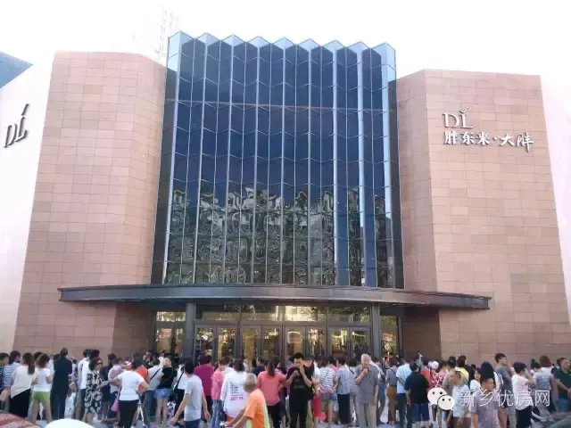 依云助手：胖东来超市春节后人潮汹涌，网友称其为“许昌5A景区”的背后原因解析