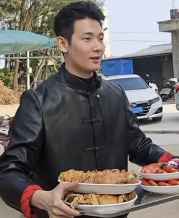 电销掌柜：梅尼耶回乡庆祝传统年例，携千万粉丝共享美食盛宴
