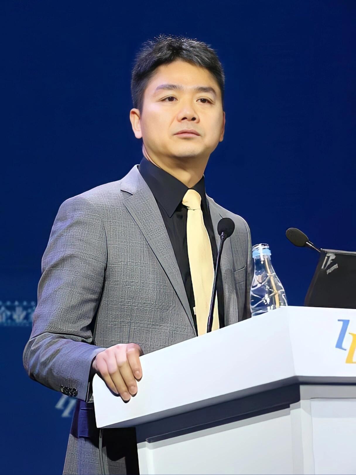 快火助手：刘强东亲自送外卖，与骑手共进海底捞，展现企业家精神和接地气风范