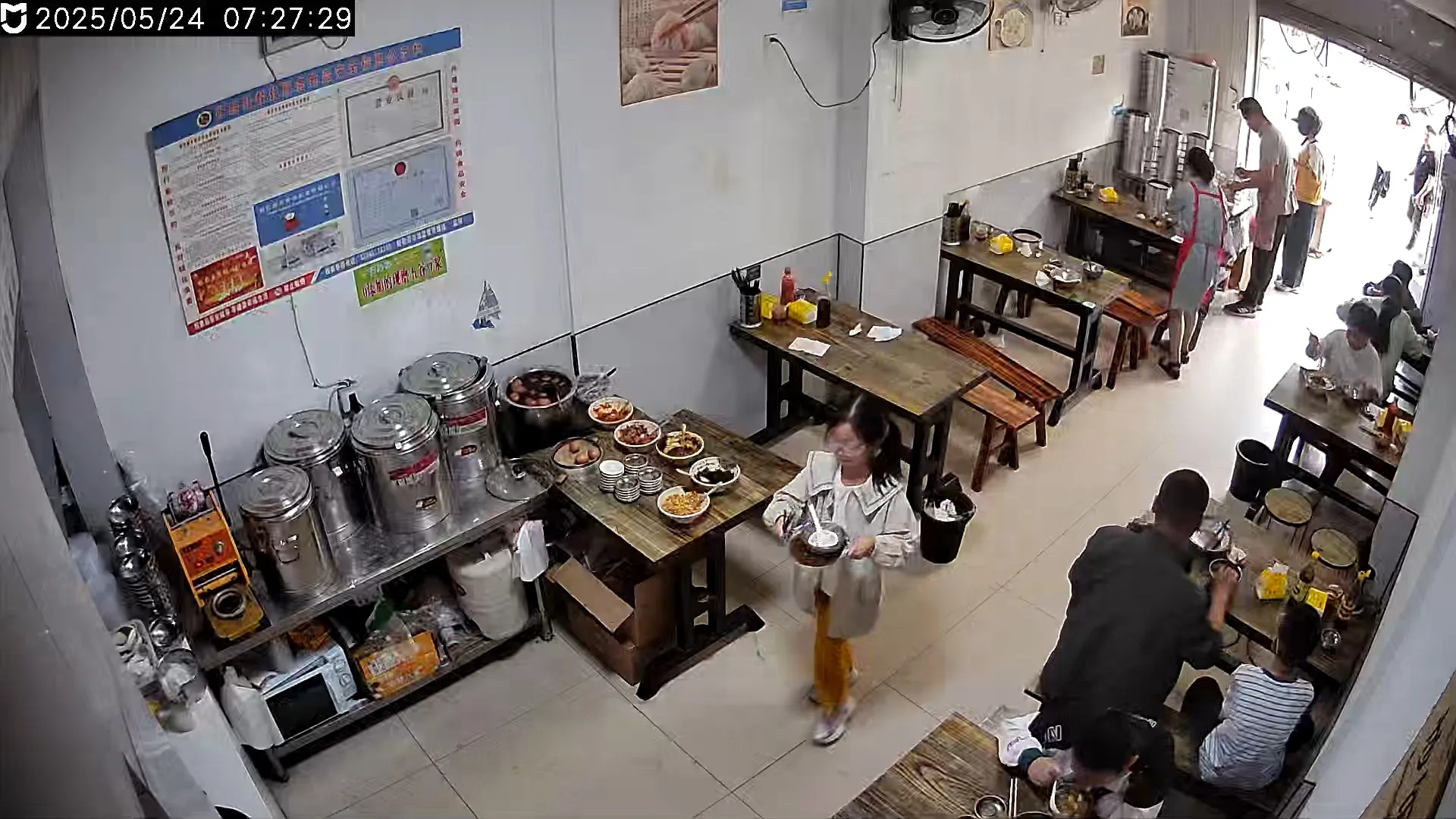 51助手软件官网：忙碌早餐店的生活与挑战，家庭团结的温暖时刻