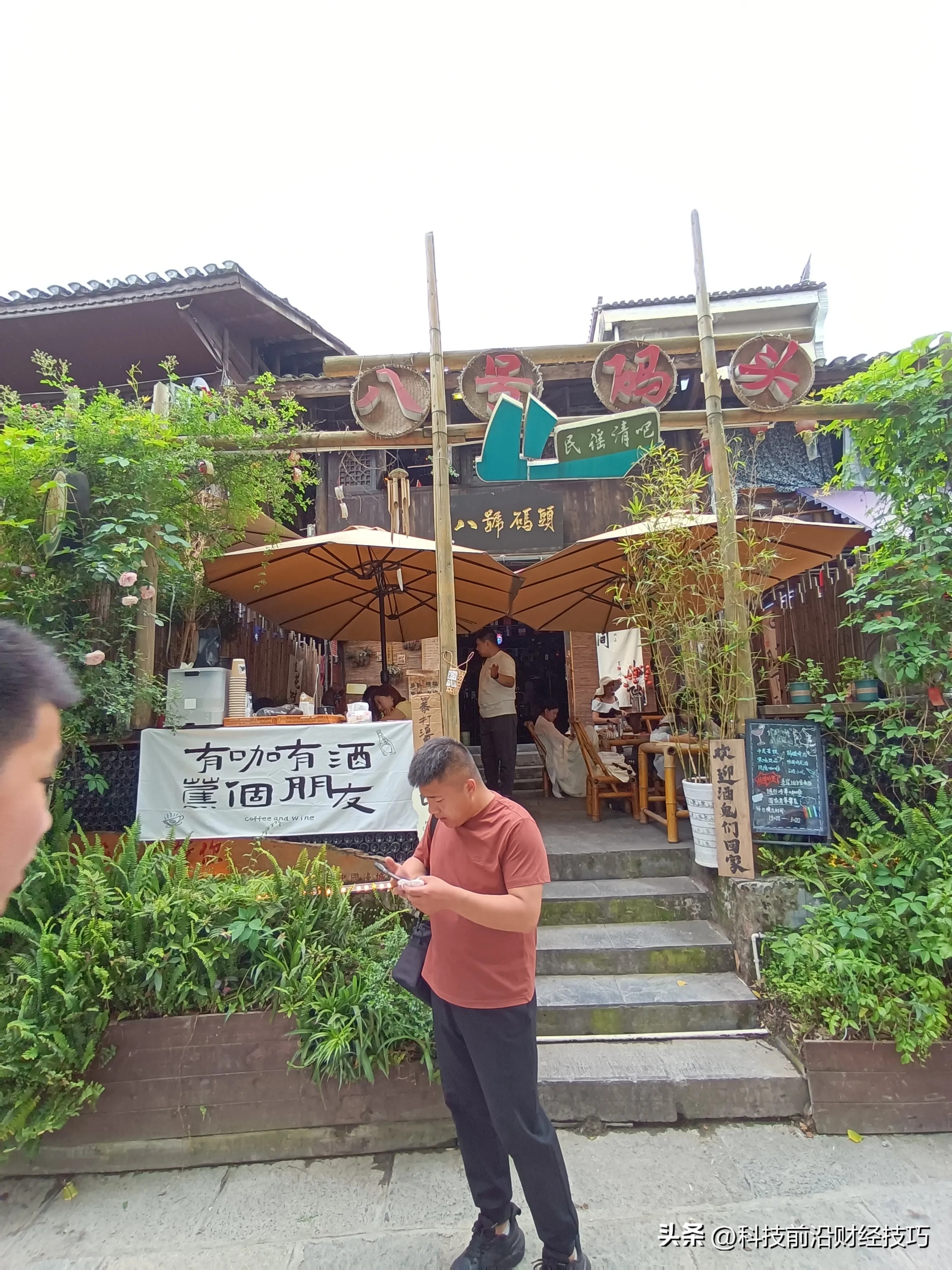 小评评助手：五一假期小城市旅游热度大增，游客逆袭模式引发消费新趋势