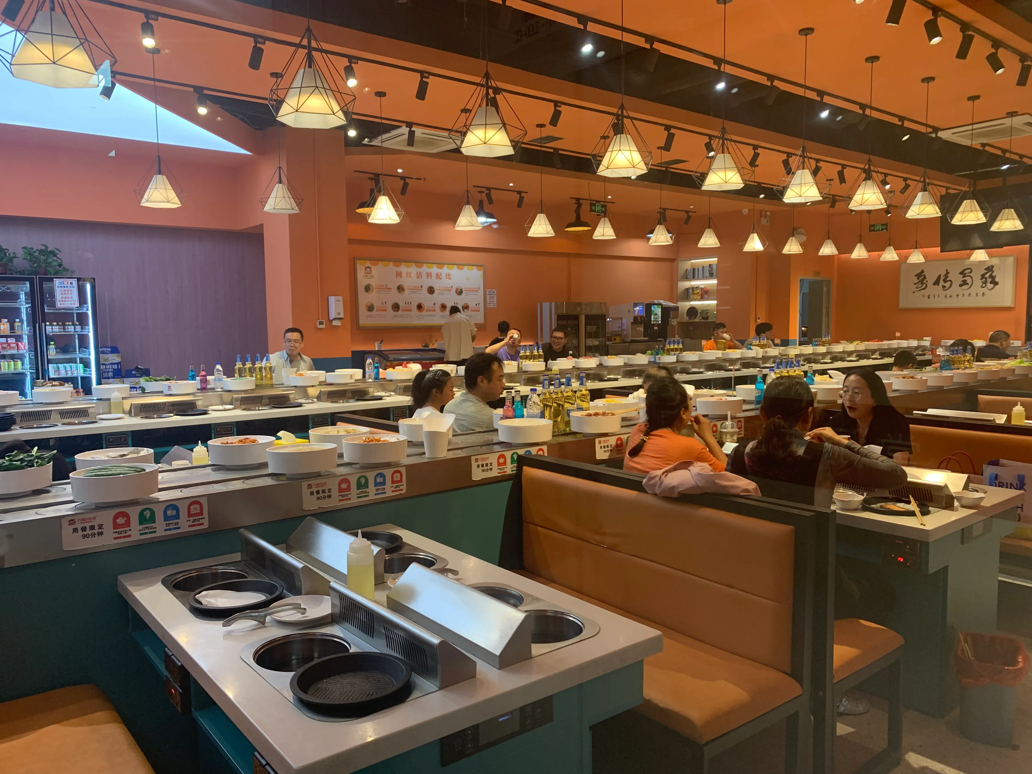 小Q助手邀请码：商场餐饮发展八大策略，提升用户体验与运营效率的关键要素