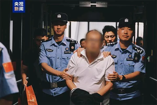 创新助手：诈骗近千亿，5万受害者血本无归，特大经济罪犯终被引渡回国！