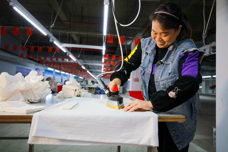 超评助手官网：社区“微工厂”助力贵州黔西实现稳就业与增收梦想