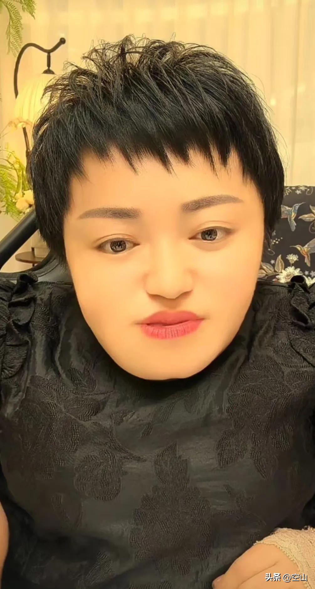 快火助手怎么用：姐姐给弟弟转账一万引发争议，亲情与经济支援的困局解析
