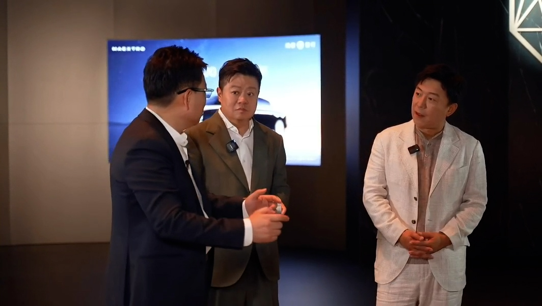 权重大师软件官网：2025上海国际车展，鸿蒙智行尊界S800引领奢华智能汽车新风潮