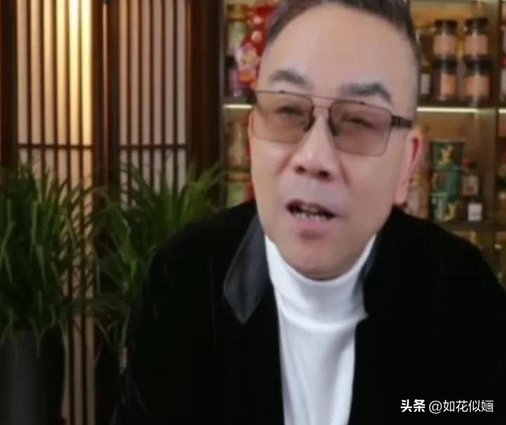 魅力狗开团软件：杨议直播翻车引热议，相声名角如何从“砸缸网红”重回正轨？