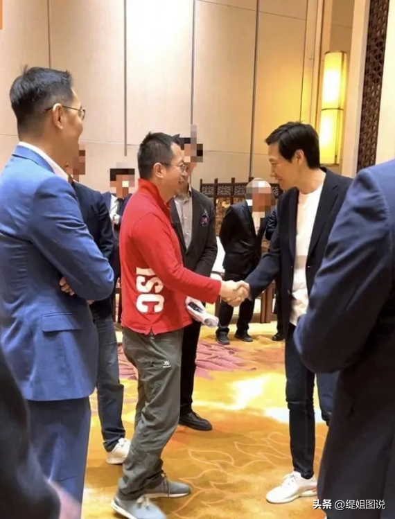 小G助手软件下载：周鸿祎与雷军，从好友到竞争对手的商业传奇之路
