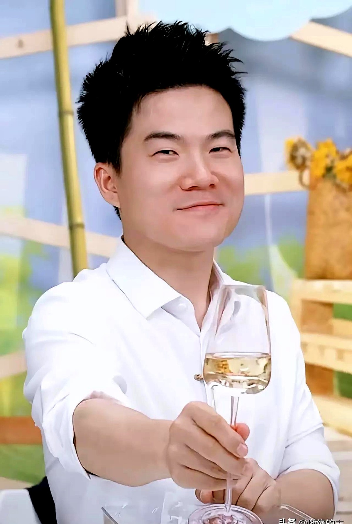 猎拼助手：董宇辉，直播界的反内卷达人与有趣灵魂如何吸引百万粉丝？
