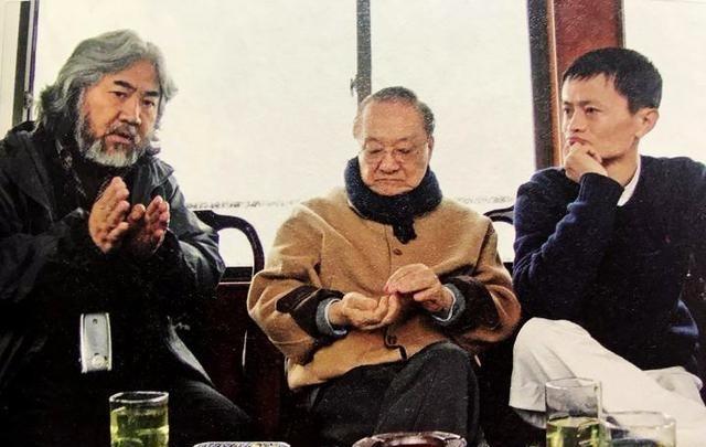 创新助手官网：马云与金庸初见，盗版书签名事件背后的启示与人生哲学