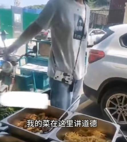 小评评助手小号：杭州女子卖盒饭遭威胁，农民工挺身而出助她抗争困境