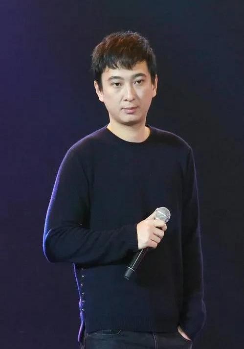 超单助手下载：王思聪与王健林父子商战，五亿启动金传闻引发的争议与反响