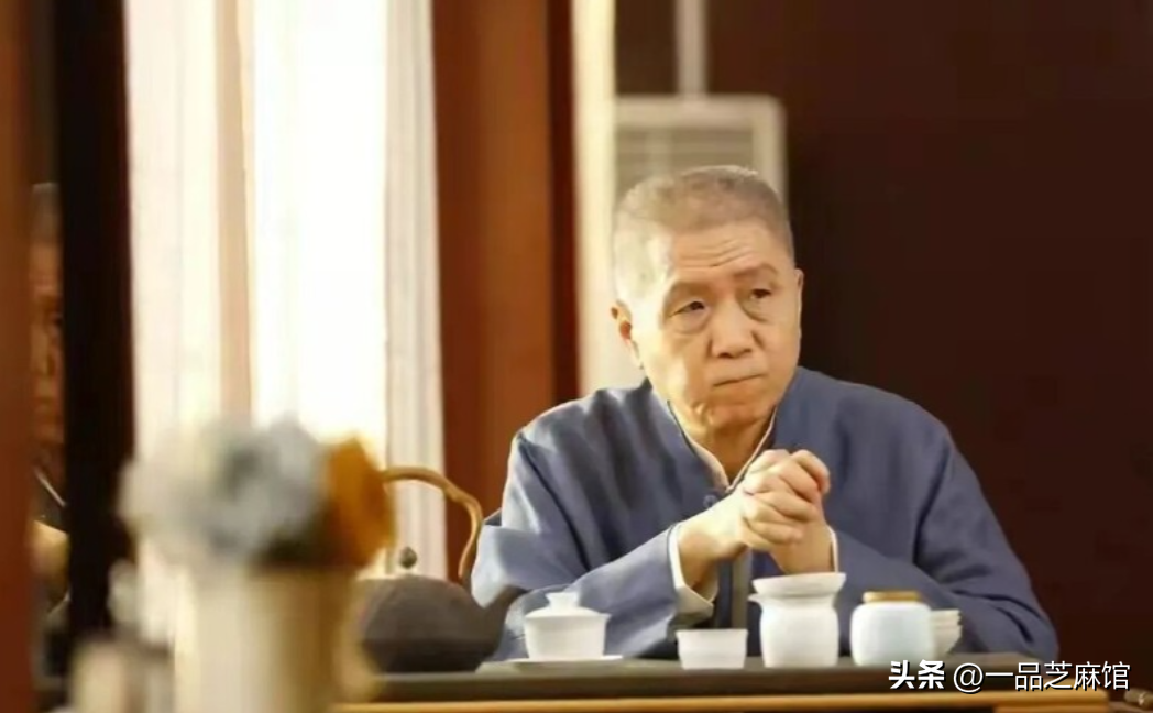 小Q助手：马未都与抗战老兵父亲的最后时刻，尊严与爱的选择