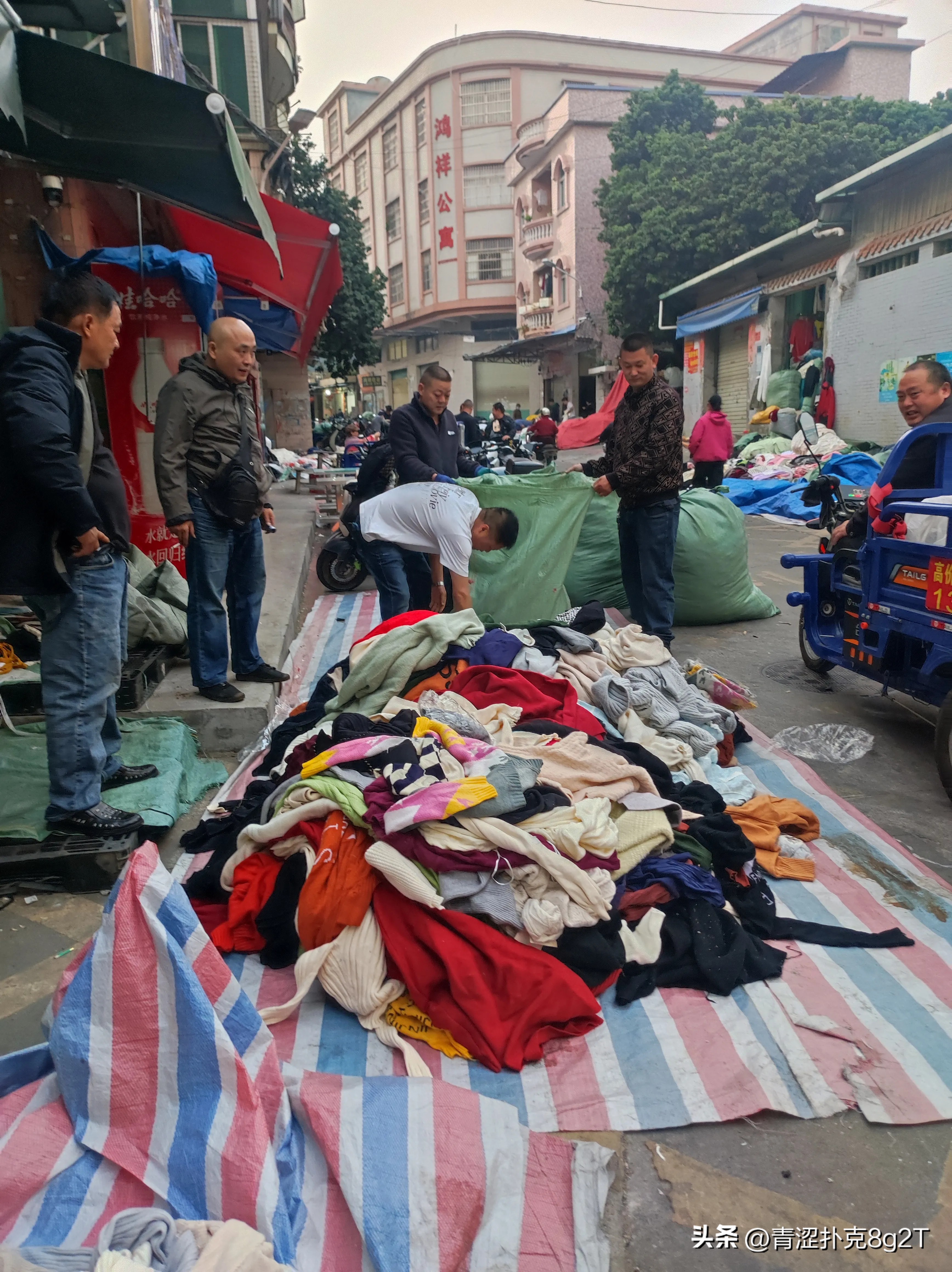 易评助手教程：凌晨热闹羊毛衫尾货市场，淘到价廉物美的优质选择