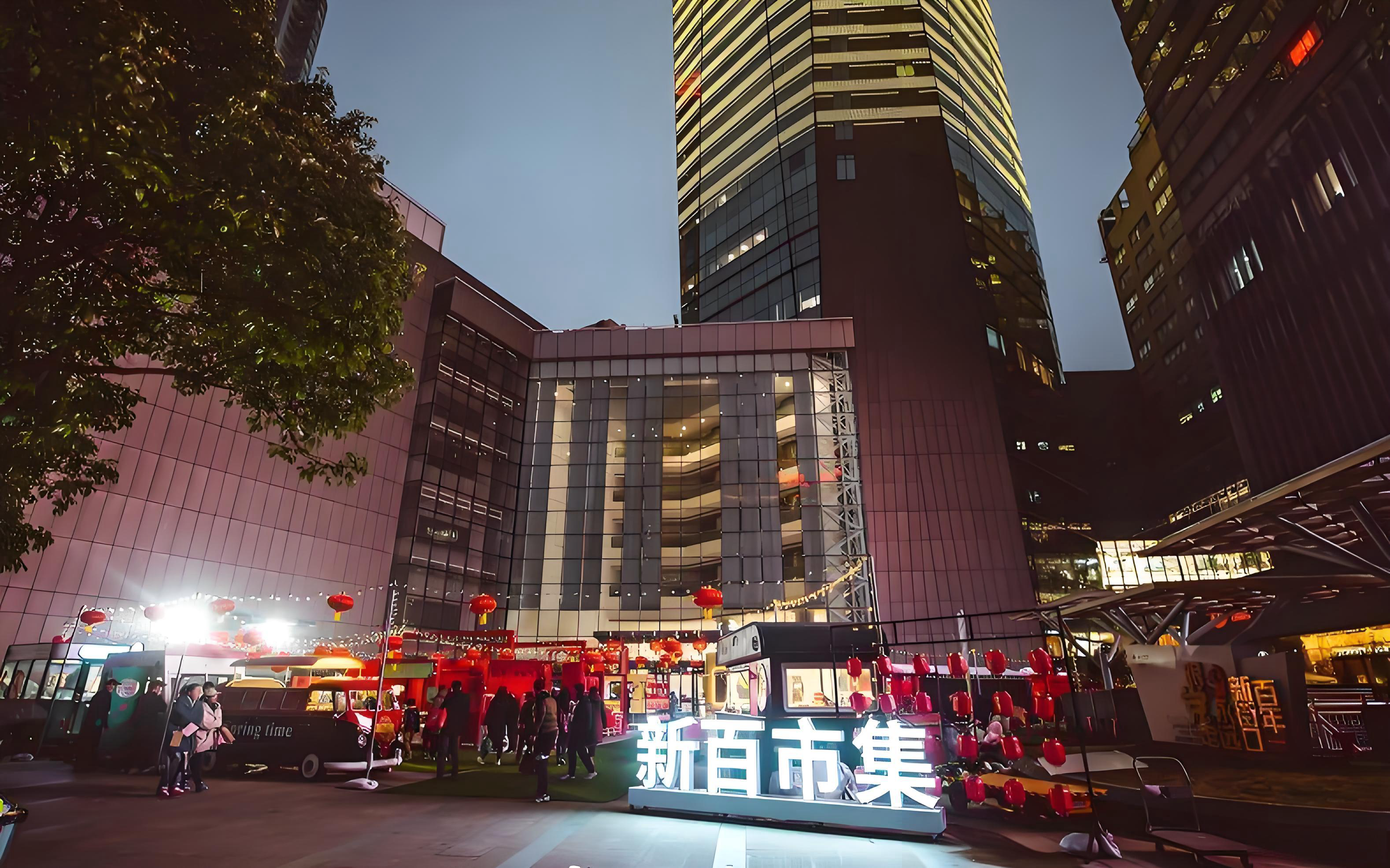 易评助手怎么用：南京新百转型生机，大健康业务增长与股东危机并存分析