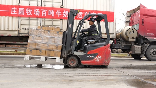 X助手：庄园股份百吨牛奶顺利出口东南亚，实现“甘味出海”战略新突破